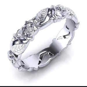 NWT Rose Garland Ring